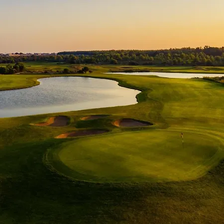 Szálloda Golf & 4*